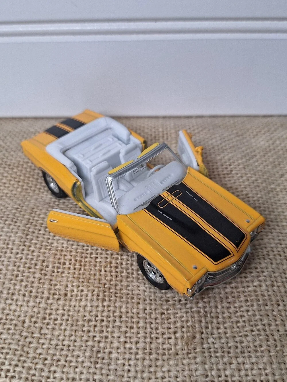 Lot Of 2 Die Cast Cars. 1971 Chevelle SS, 1965 Pontiac GTO